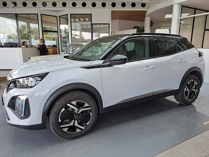 Peugeot 2008 2025 photo 2