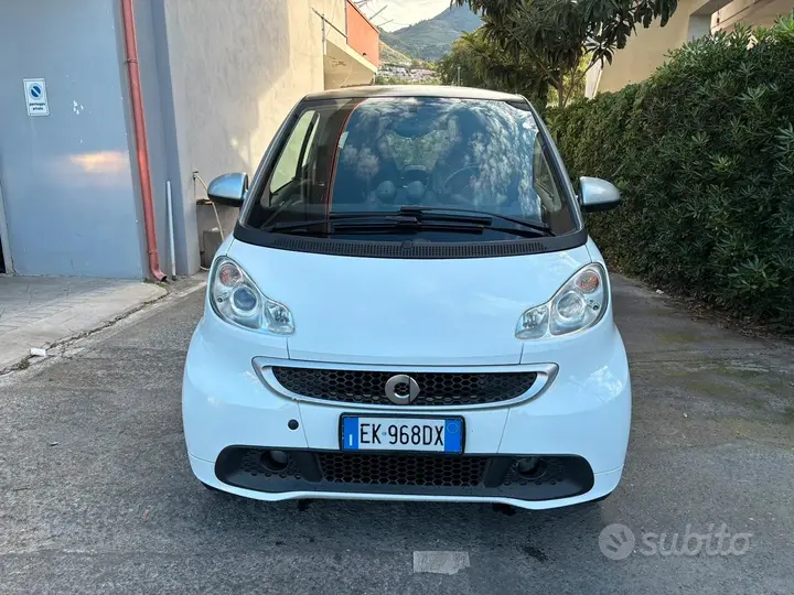Smart Fortwo 2011 photo 2