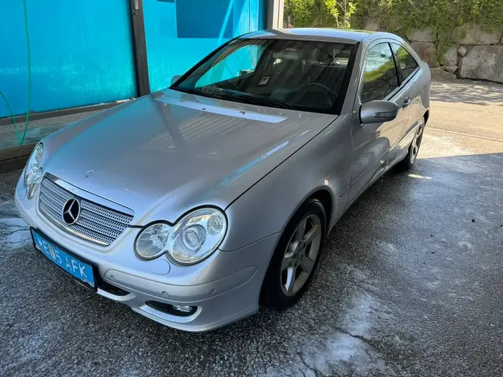 Mercedes-Benz C-Class 2004 photo 3