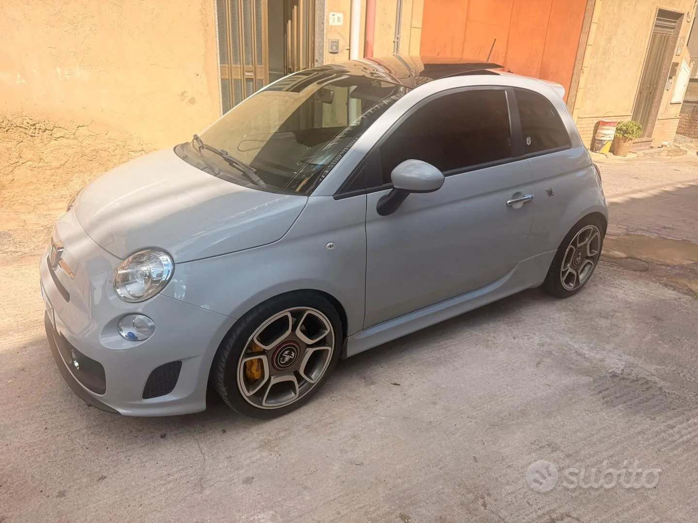 Abarth 500 2011 photo 2