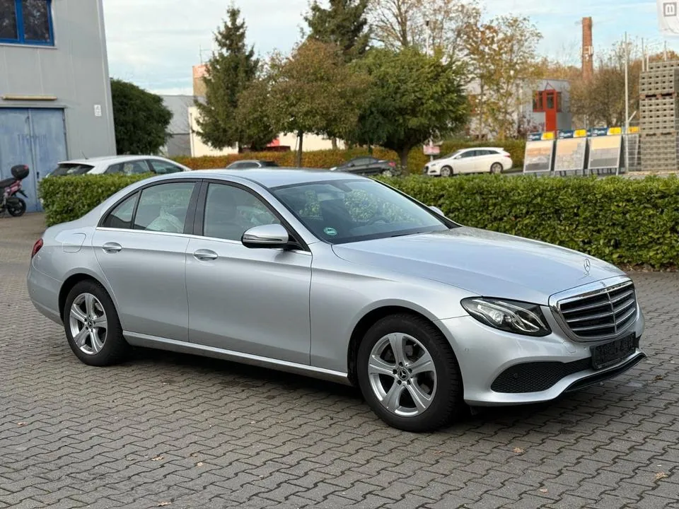 Mercedes-Benz E 220 D