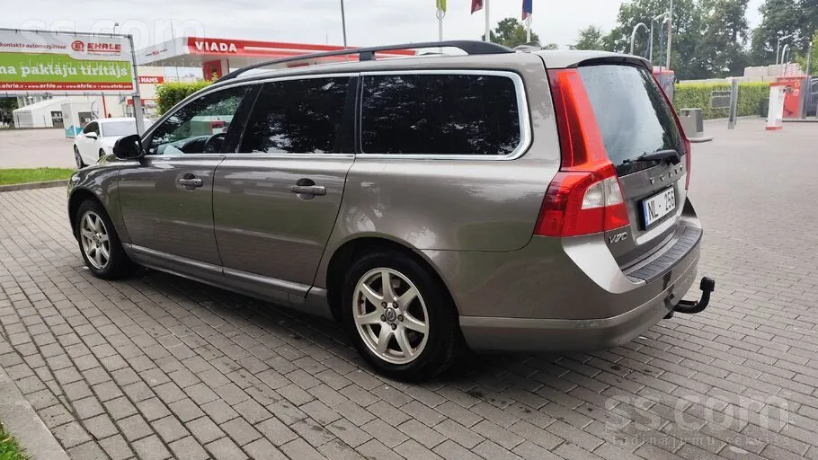 Volvo V70 2010 photo 3