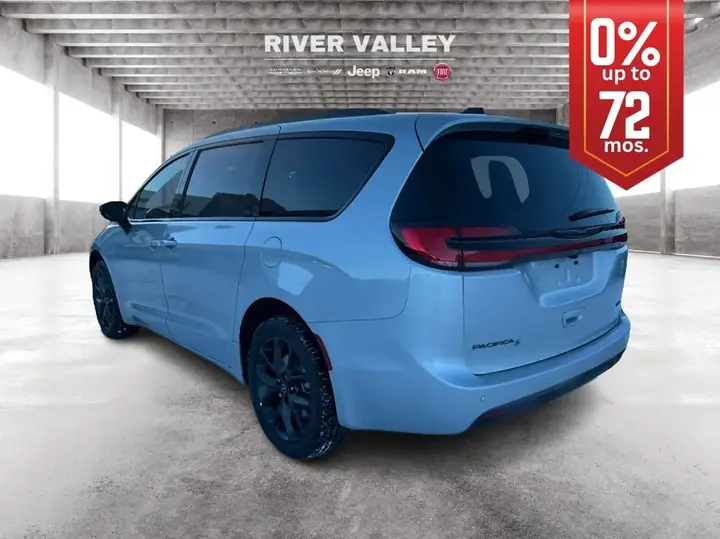 Chrysler Pacifica 2026 photo 5