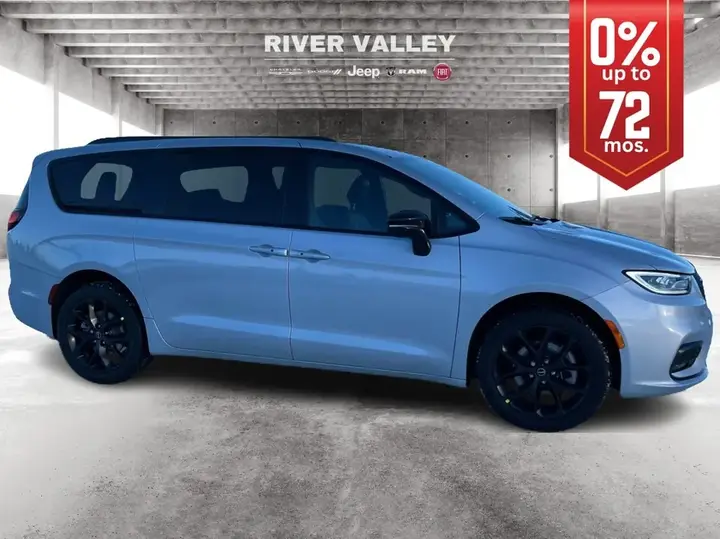 Chrysler Pacifica 2026 photo 2