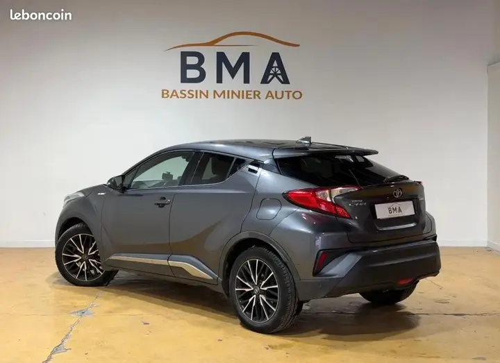 Toyota C-Hr 2018 photo 2