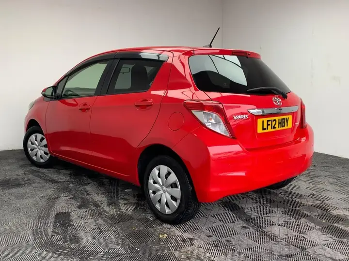 Toyota Yaris 2012 photo 4