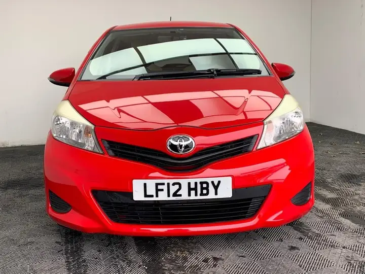 Toyota Yaris 2012 photo 2