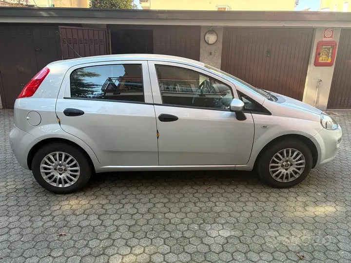 Fiat Punto 2015 photo 2