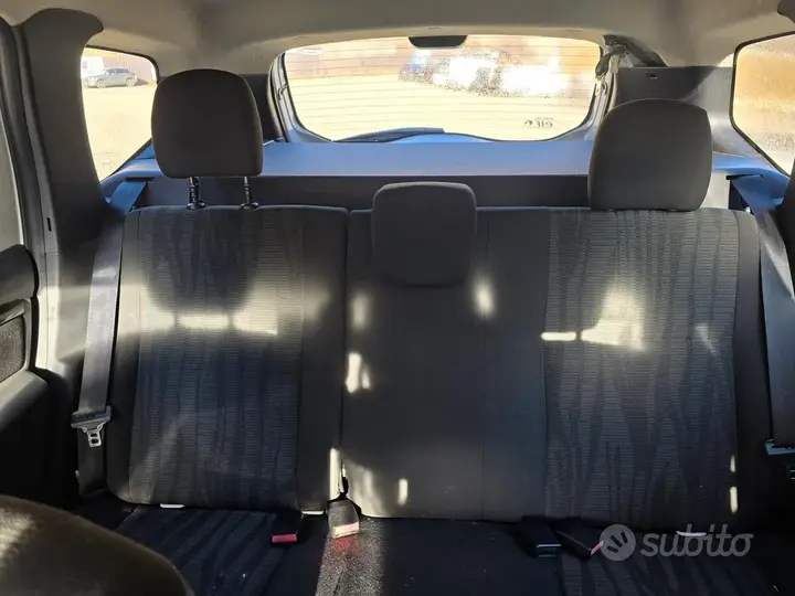 Dacia Duster 2011 photo 3