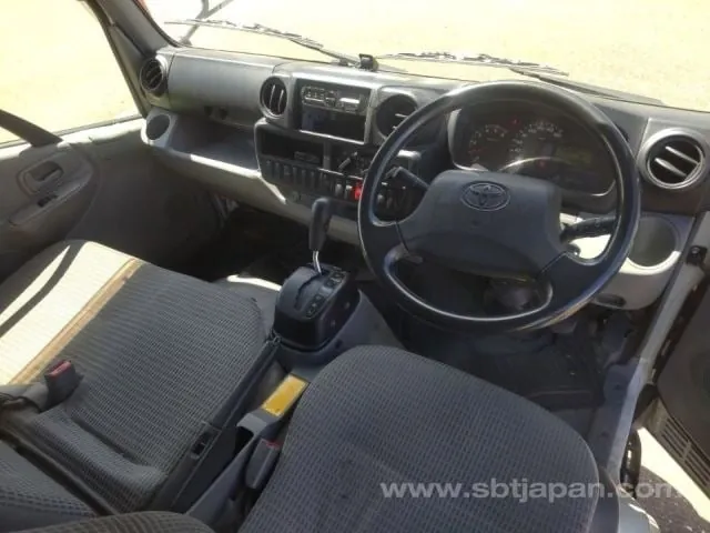 Toyota Dyna 2018 photo 4