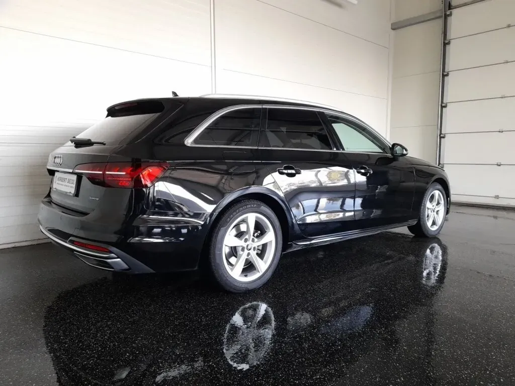 Audi A4 2022 photo 2