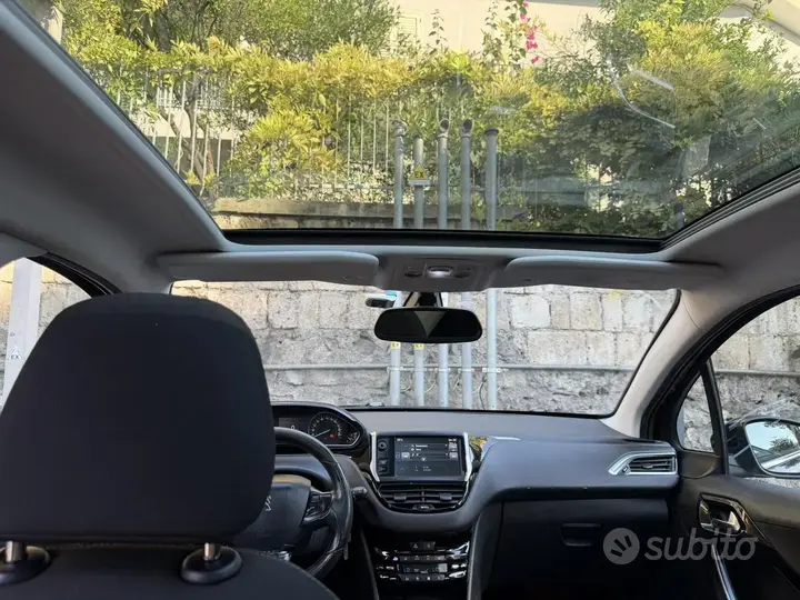 Peugeot 208 2013 photo 3