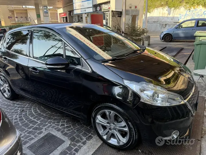 Peugeot 208 2013 photo 2