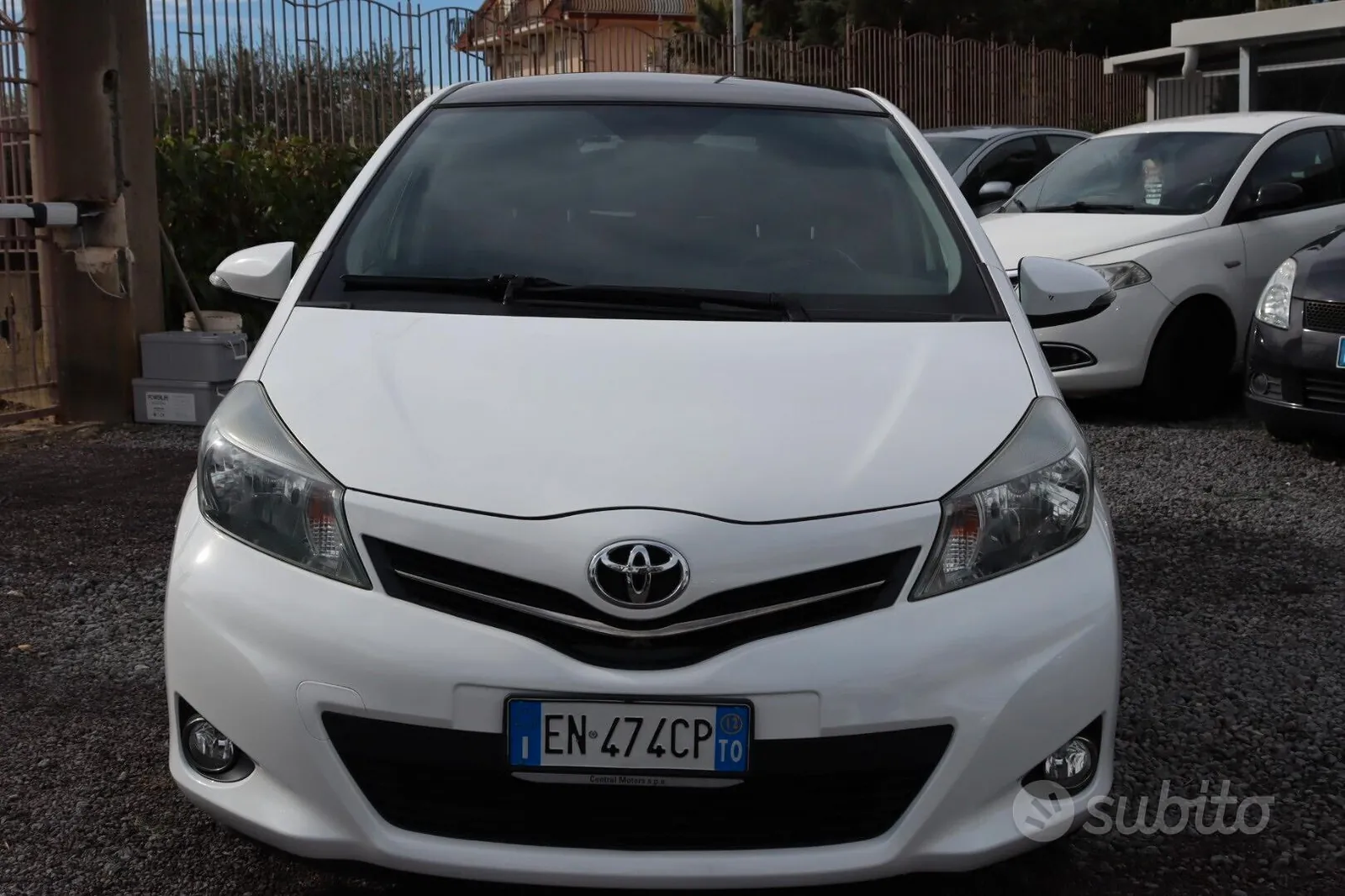 Toyota Yaris 2012 photo 3