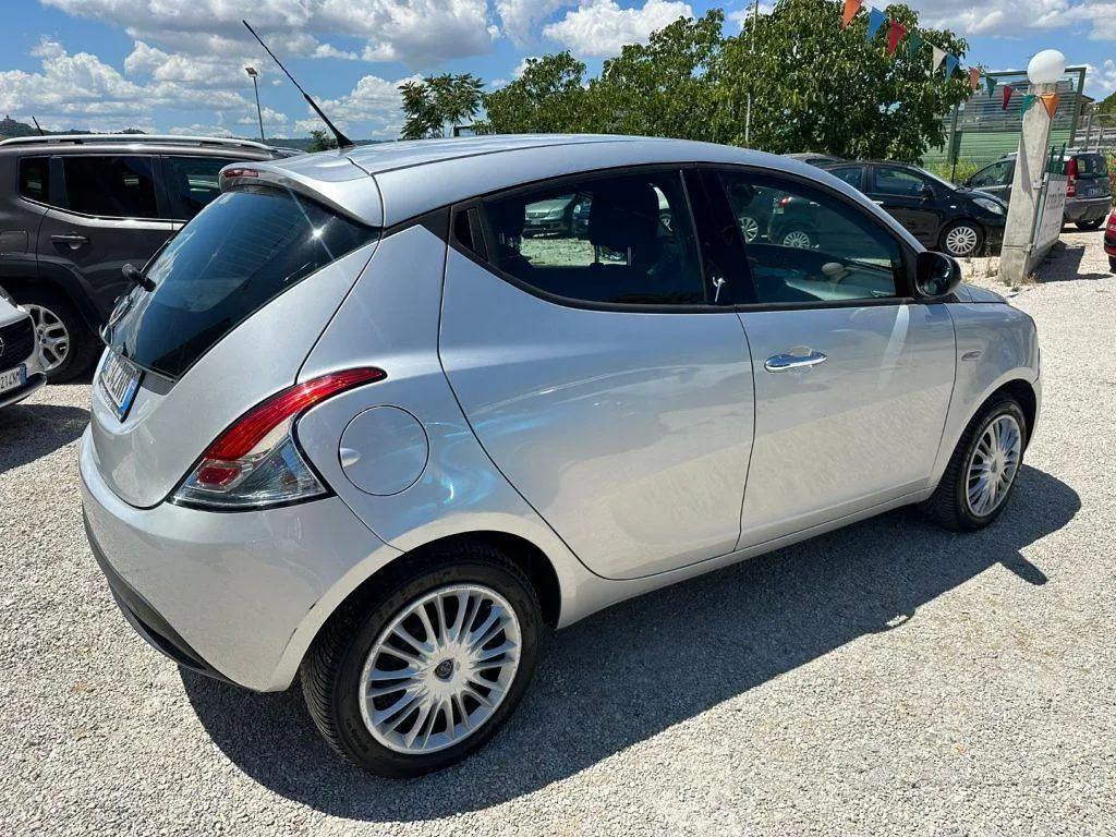 Lancia Ypsilon 2012 photo 4
