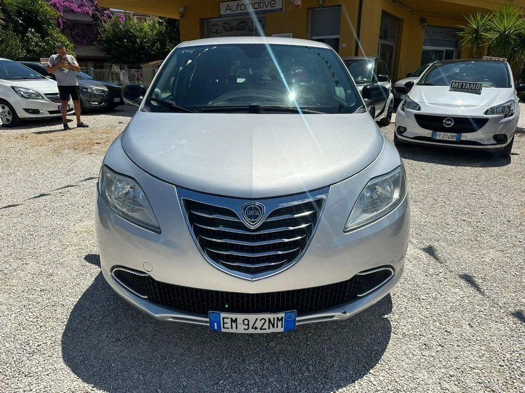 Lancia Ypsilon 2012 photo 2