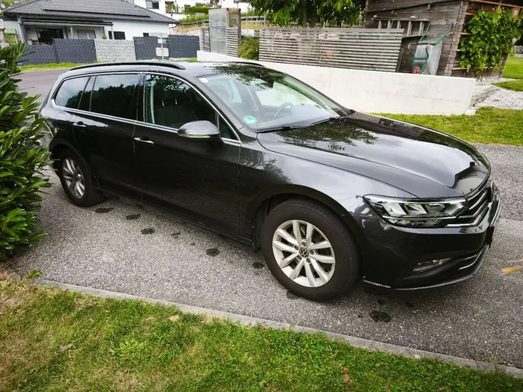 Volkswagen Passat 2022 photo 2