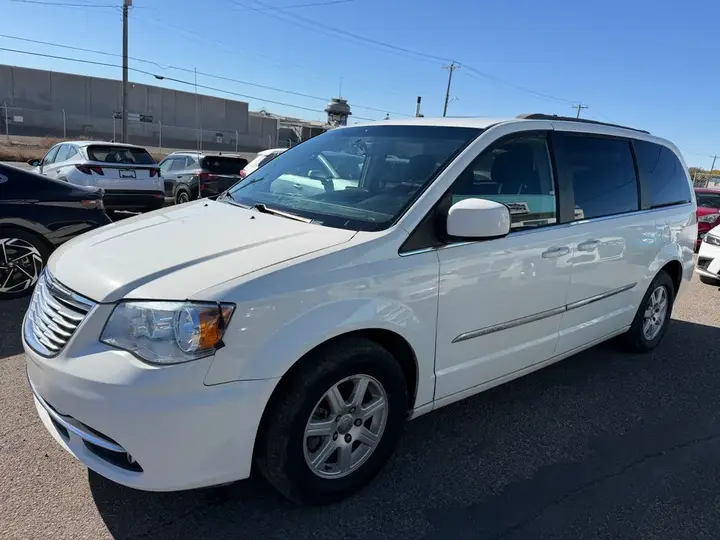 Chrysler Town & Country 2011 photo 5