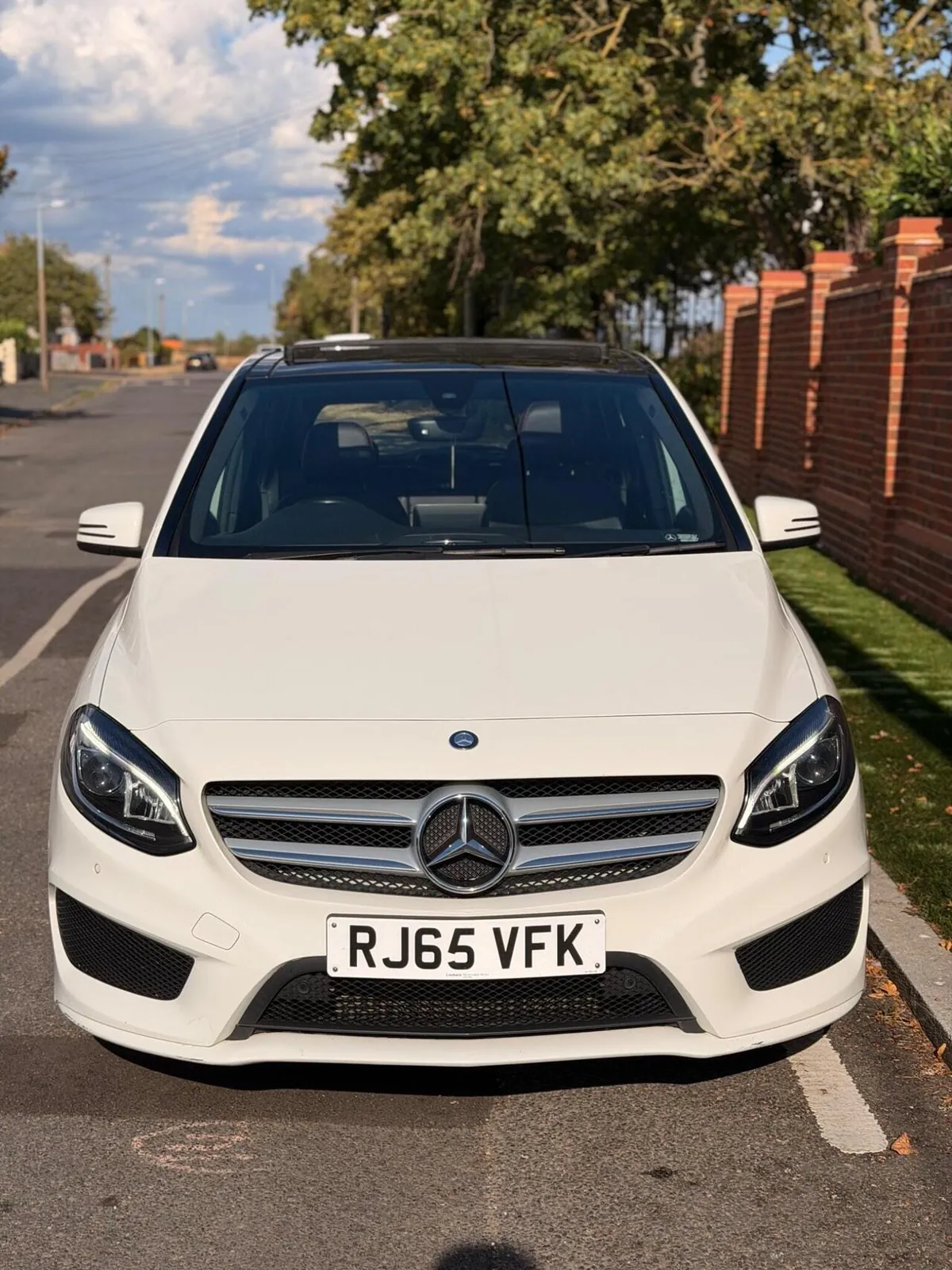 Mercedes-Benz B-Class 2015 photo 2