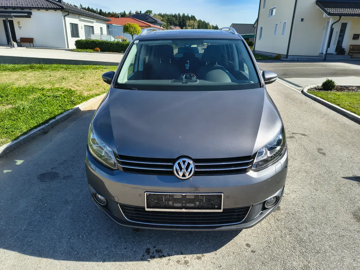 Volkswagen Touran 2013 photo 2