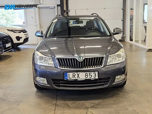 Skoda Octavia 2011 photo 2