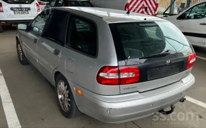 Volvo V40 2005 photo 2