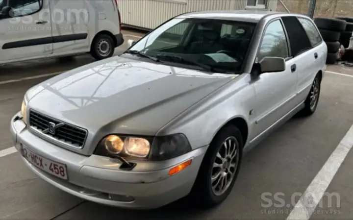 Volvo V40