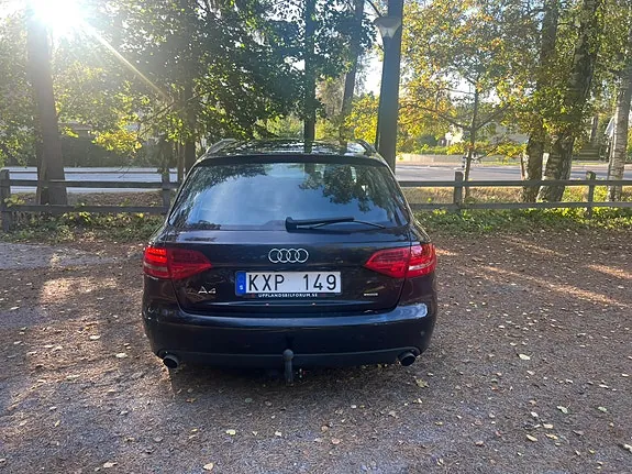 Audi A4 2011 photo 2