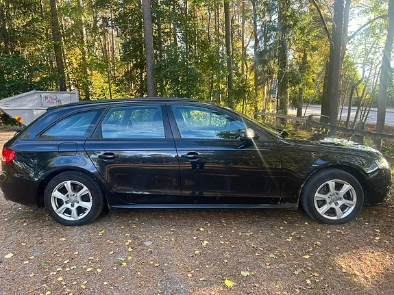 Audi A4 2011 photo 4