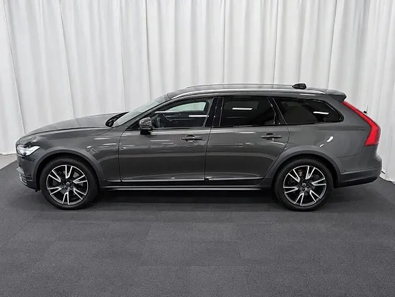 Volvo V90 Cross Country 2018 photo 2