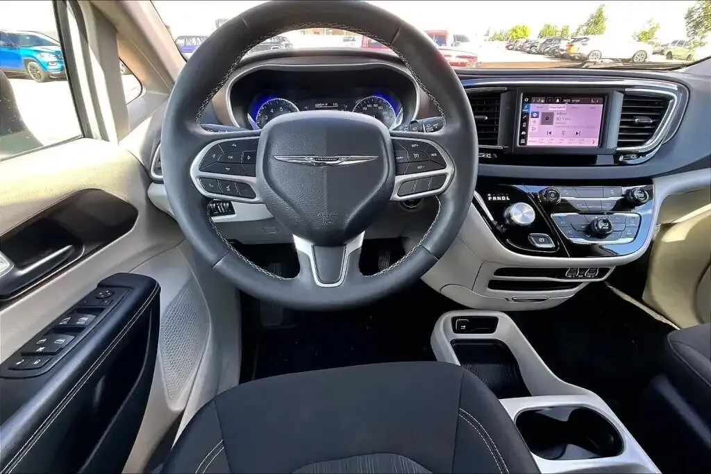 Chrysler Grand Caravan 2024 photo 5