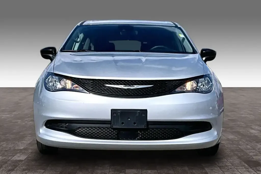 Chrysler Grand Caravan 2024 photo 3