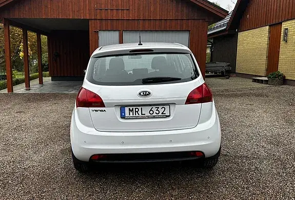 Kia Venga 2011 photo 3
