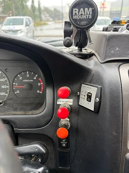 Toyota Hiace 2011 photo 2