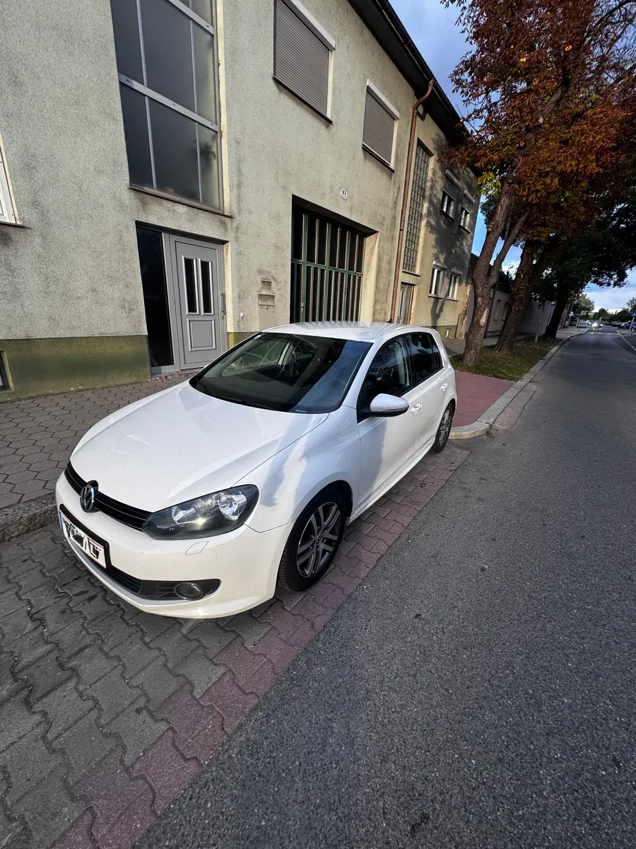 Volkswagen Golf 2012 photo 2