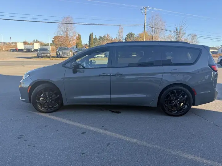 Chrysler Pacifica 2025 photo 4
