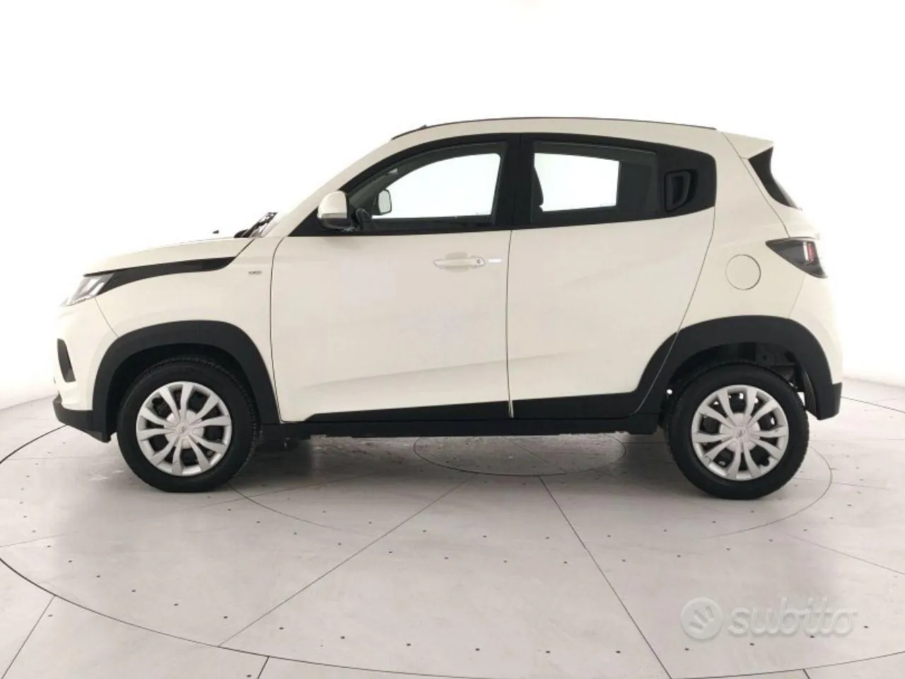Mahindra Kuv100 2025 photo 2