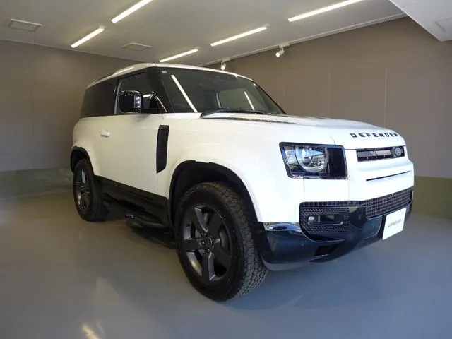 Land Rover Defender photo 5
