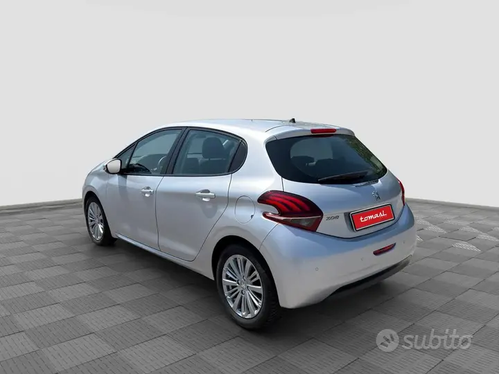 Peugeot 208 2018 photo 3