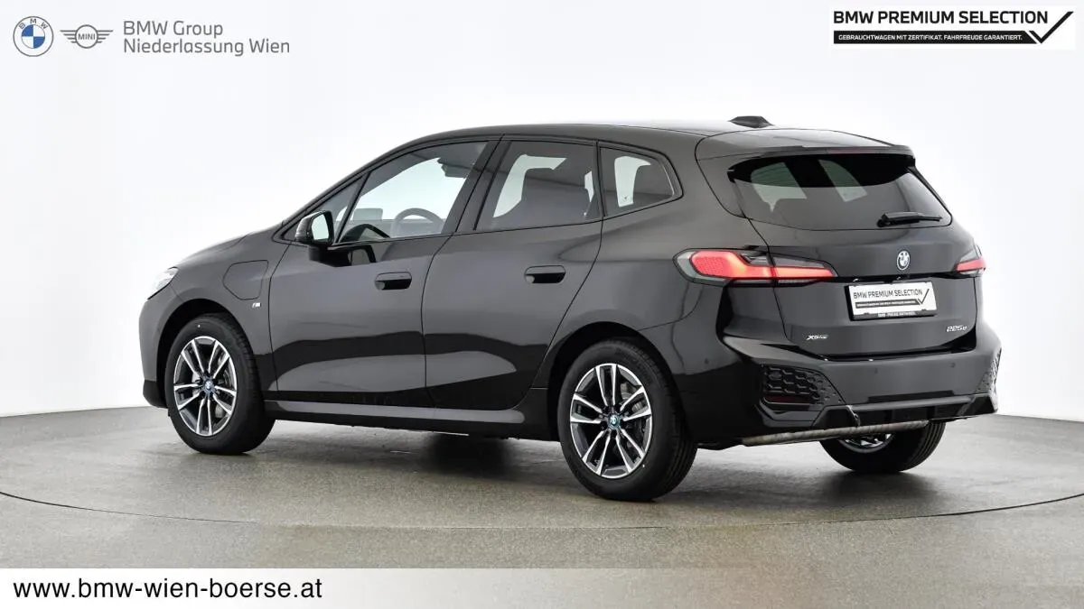 BMW 2 Series 2024 photo 3