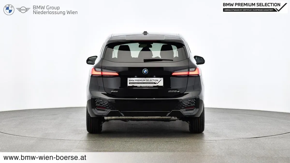 BMW 2 Series 2024 photo 2
