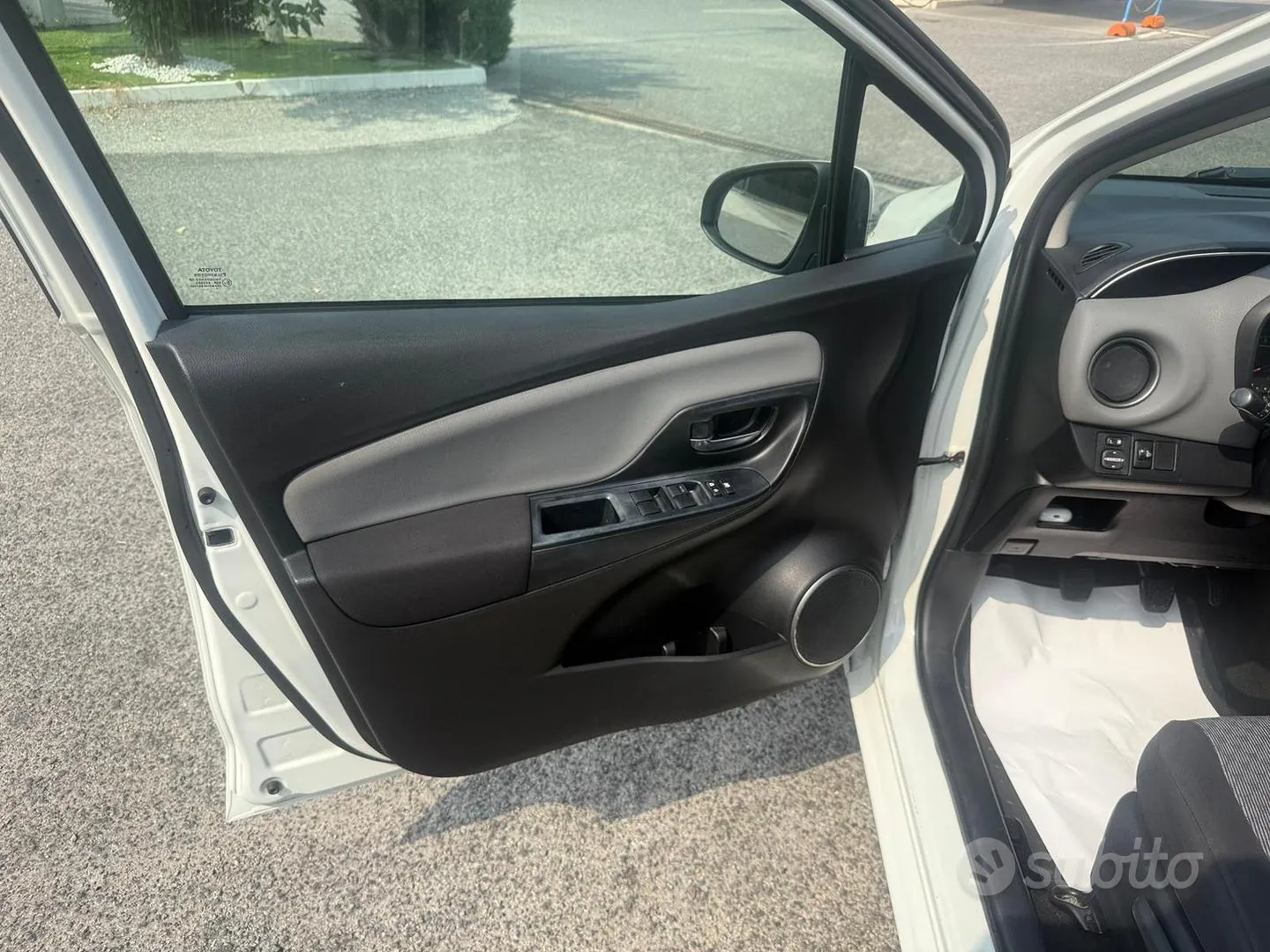 Toyota Yaris 2014 photo 4