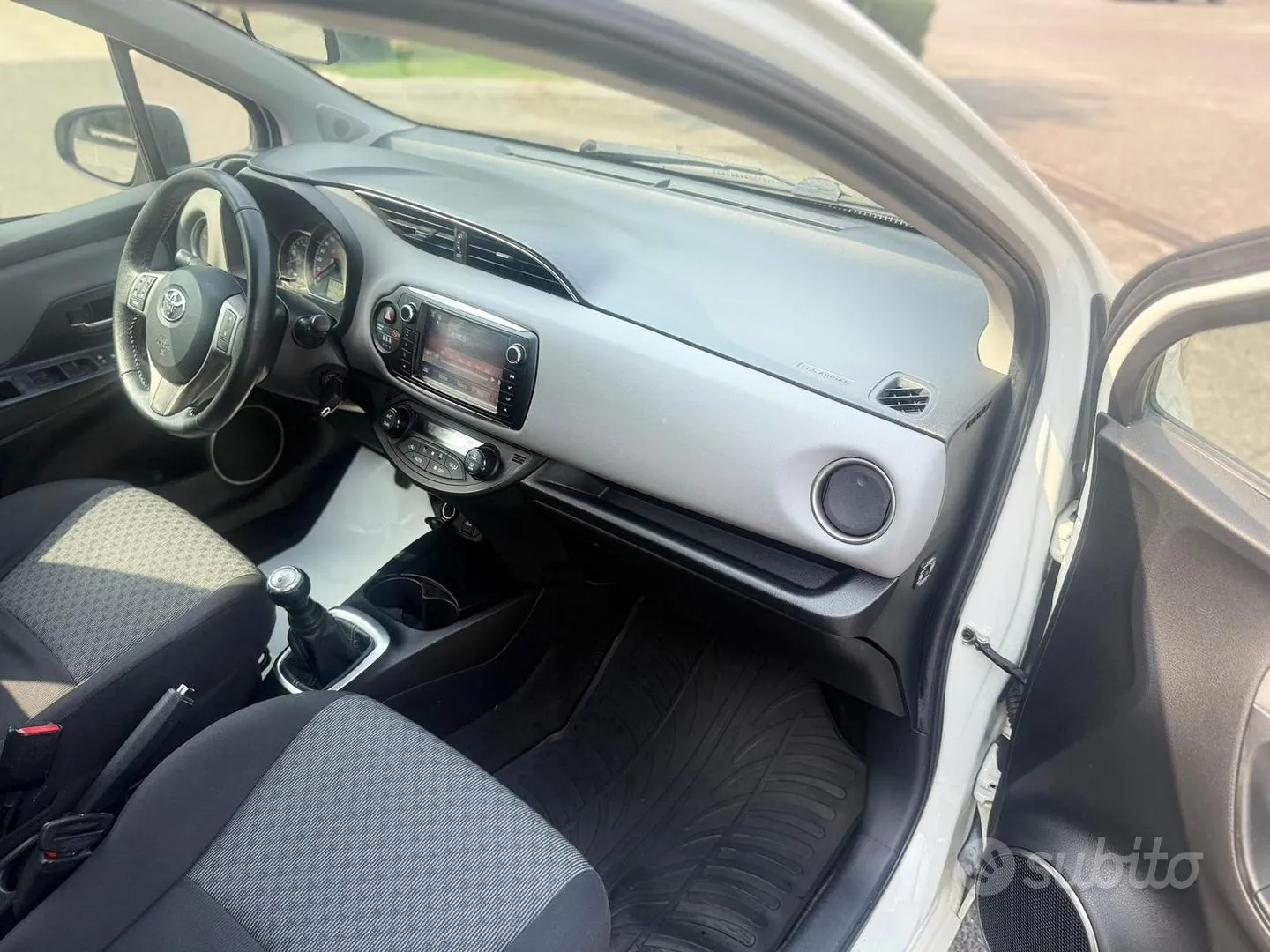 Toyota Yaris 2014 photo 5
