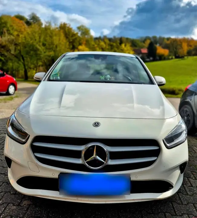 Mercedes-Benz B180