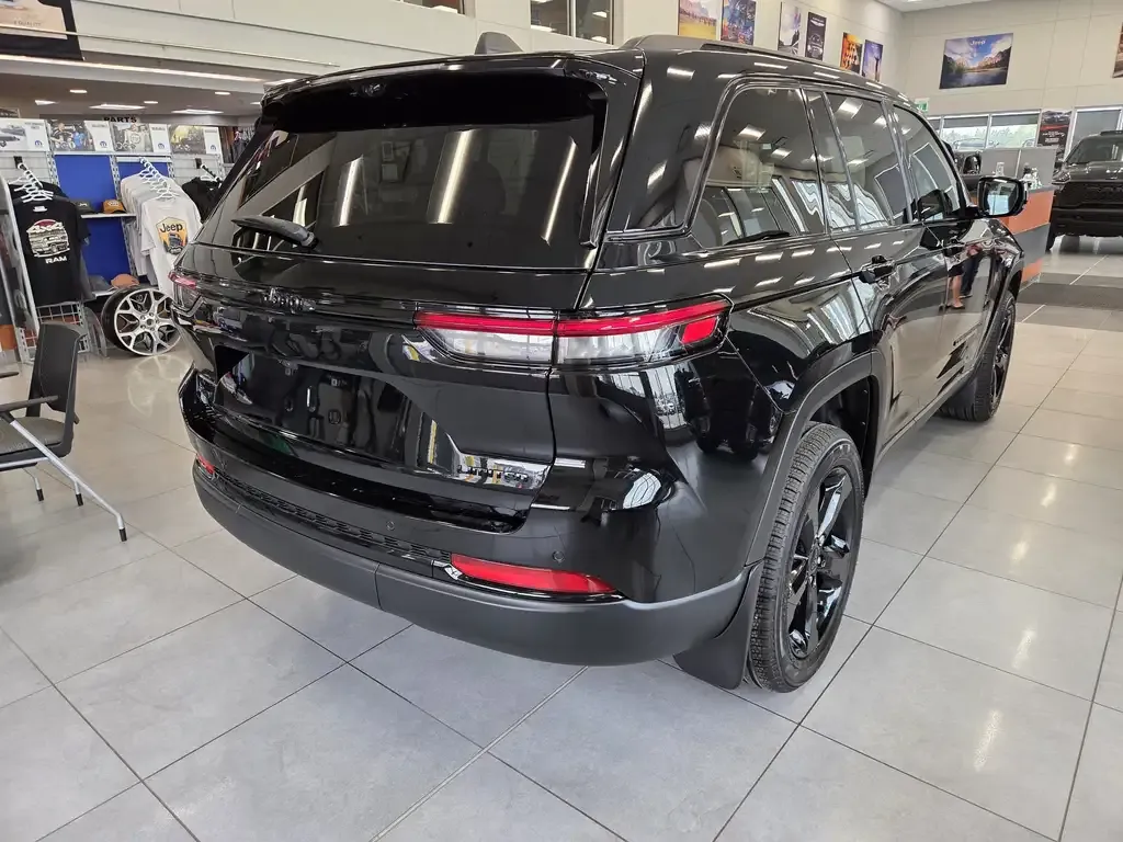 Jeep Grand Cherokee 2025 photo 3