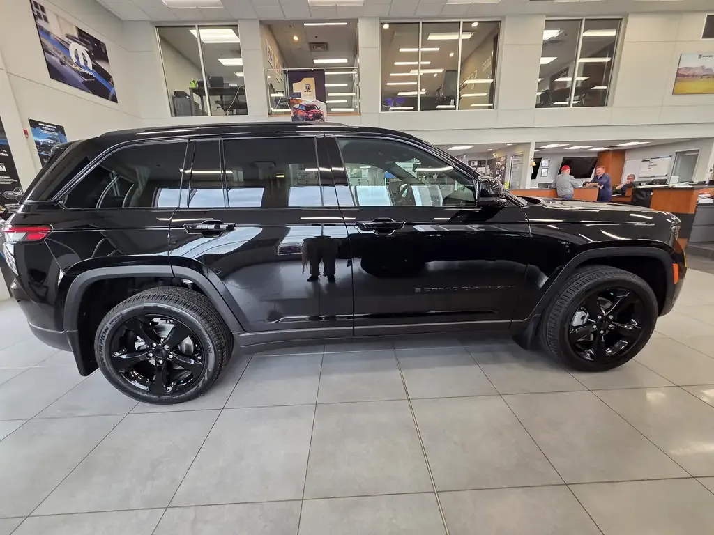 Jeep Grand Cherokee 2025 photo 2