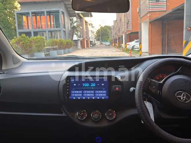 Toyota Vitz 2017 photo 3