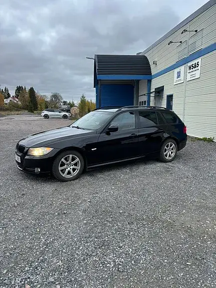 BMW 320D 2009 photo 2