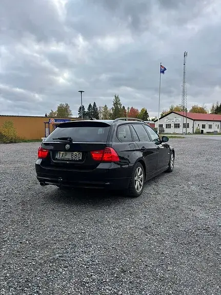 BMW 320D 2009 photo 4