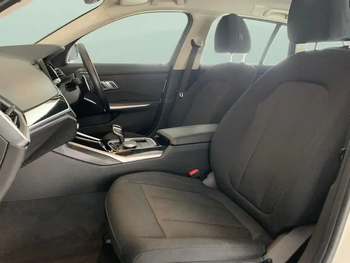 BMW 3 Series 2022 photo 4